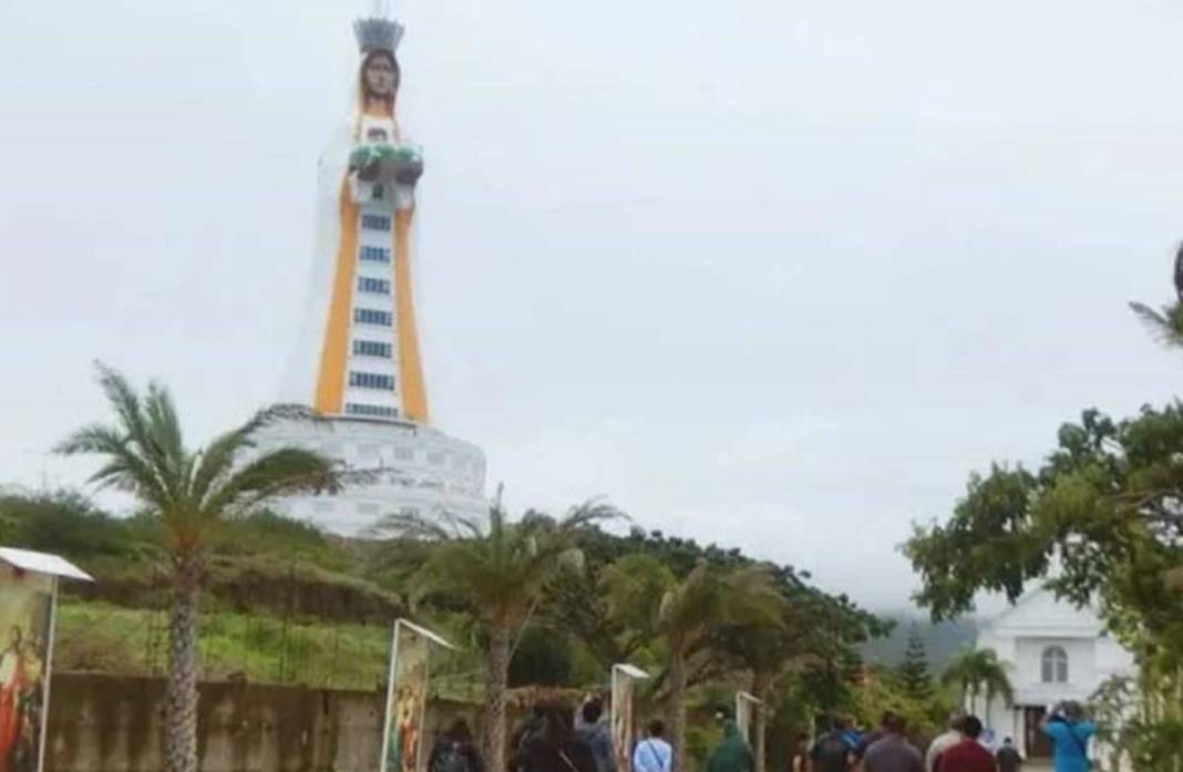 Bu devasa heykellere bakanların başı dönüyor! Uzunlukları 200 metreye yaklaşıyor 4